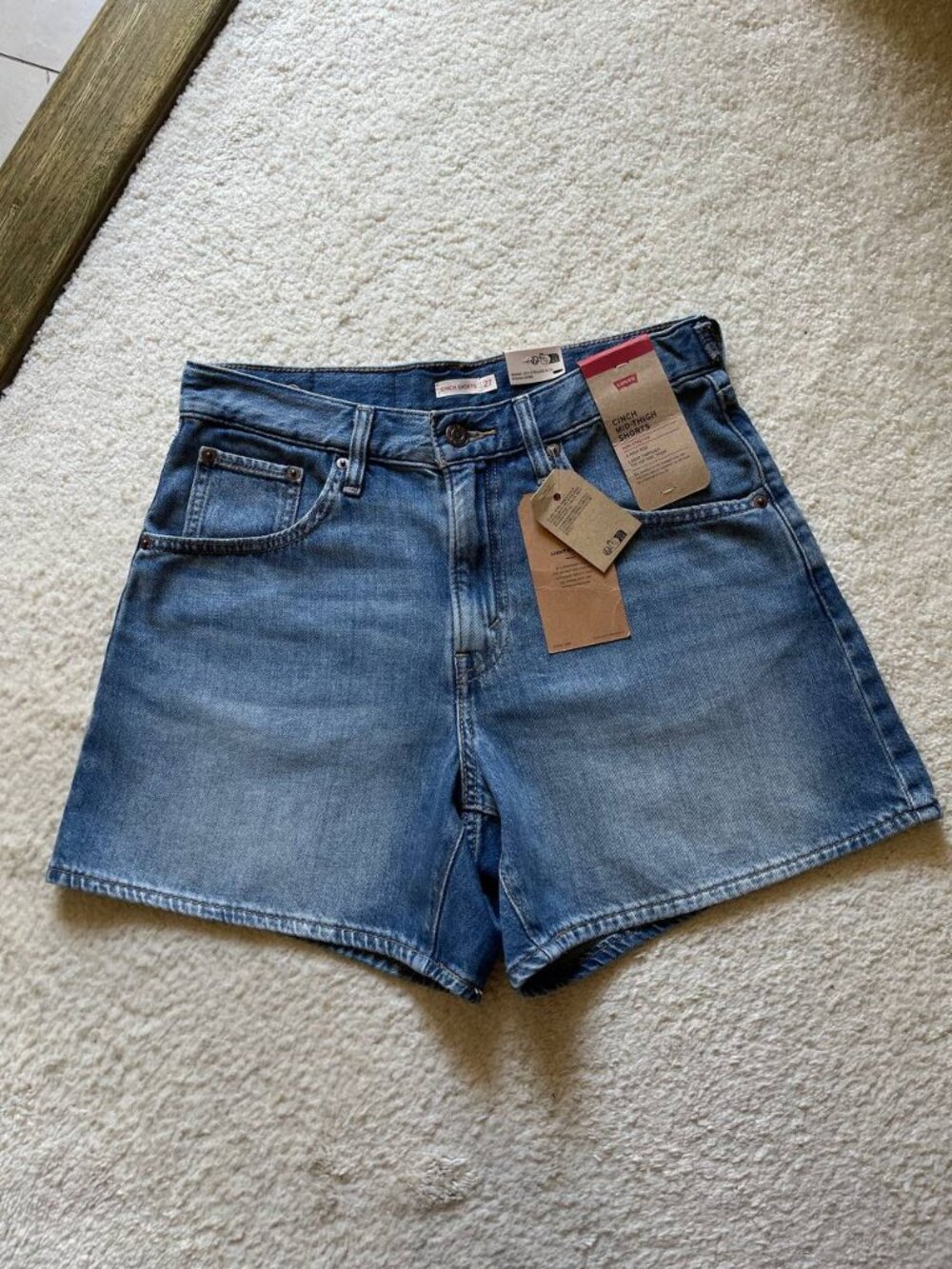 NWT Levi's Cinch High Rise Denim Lightweight Shorts Size 27
